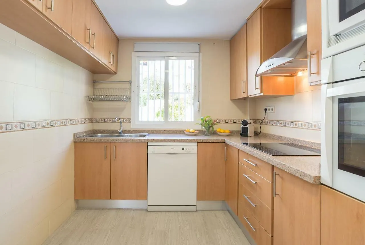 Villa Benalmadena: Adosado Con Piscina Y Jardin 0*,